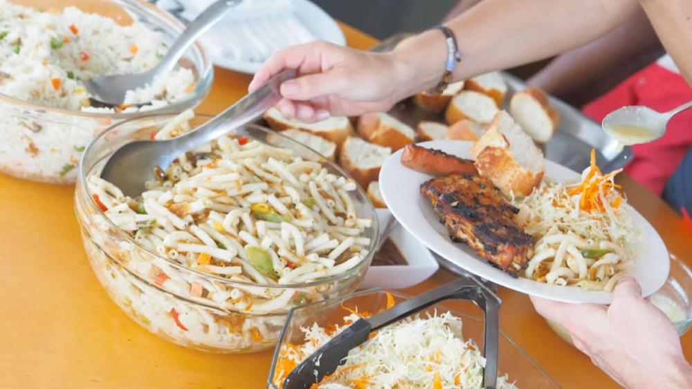 Catamaran: Crystal Rock, Dolphins & Île aux Bénitiers