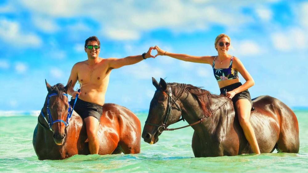 Riambel: Swimming With Horses Beach Experience